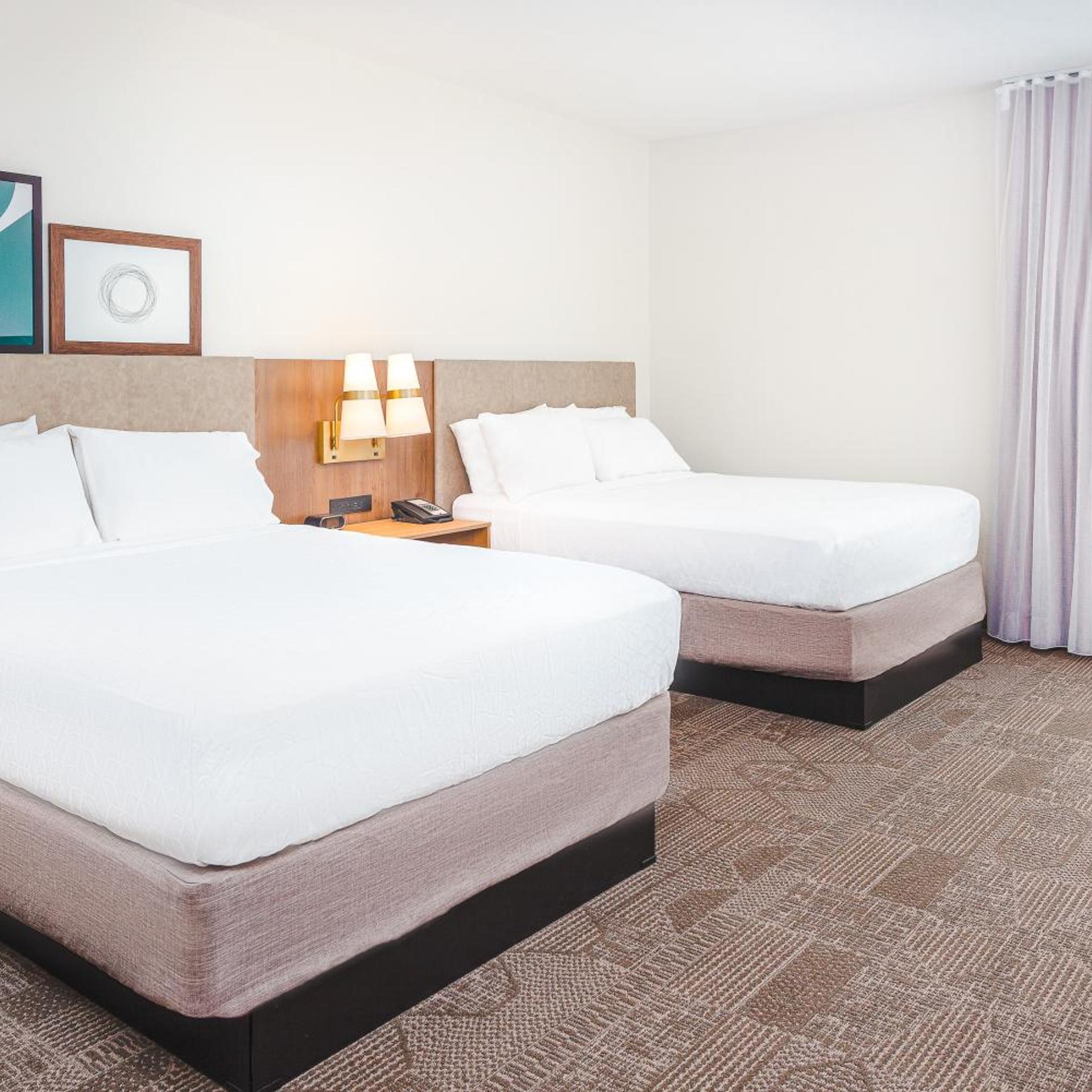 Suite, 2 Queen Beds, Accessible