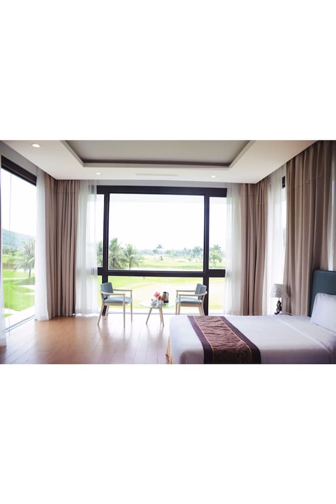 LUXURY, TWIN BEDS, GOLF COURSE VIEW