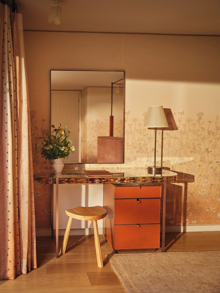 Coworth Park Dorchester Collection 6/77
