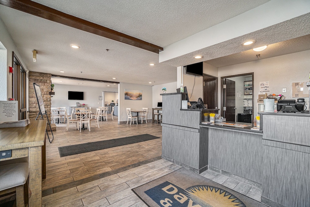 Days Inn Suites By Wyndham Traverse City 5/50