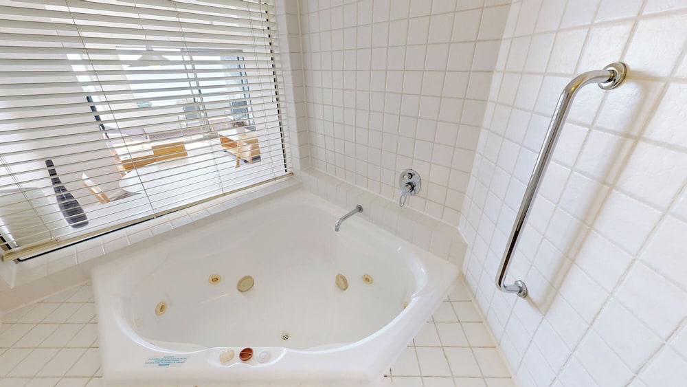 Cumberland Lorne Resort 58/59