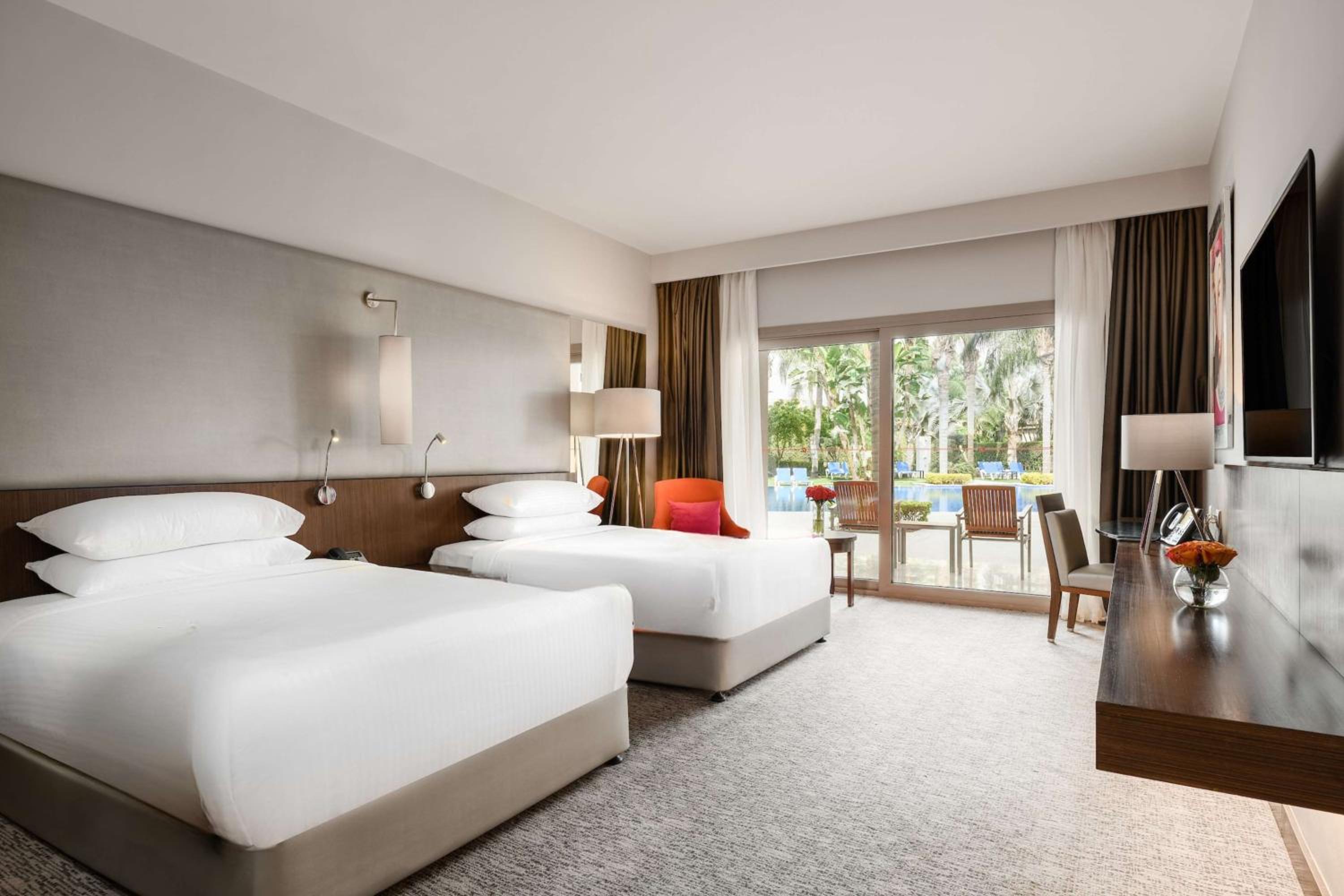 Room, Twin Beds, Direct Pool Access