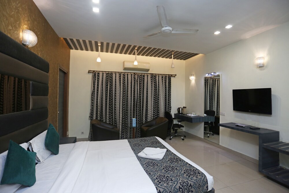Hotel Rushabh Home 16/48