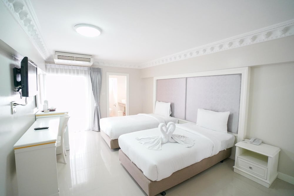 Romance Hotel Sukhumvit 97 25/58