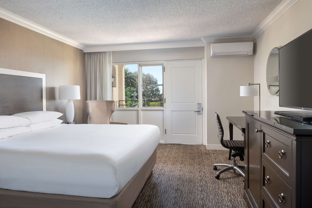 Hyatt Regency Newport Beach Hotel 26/75