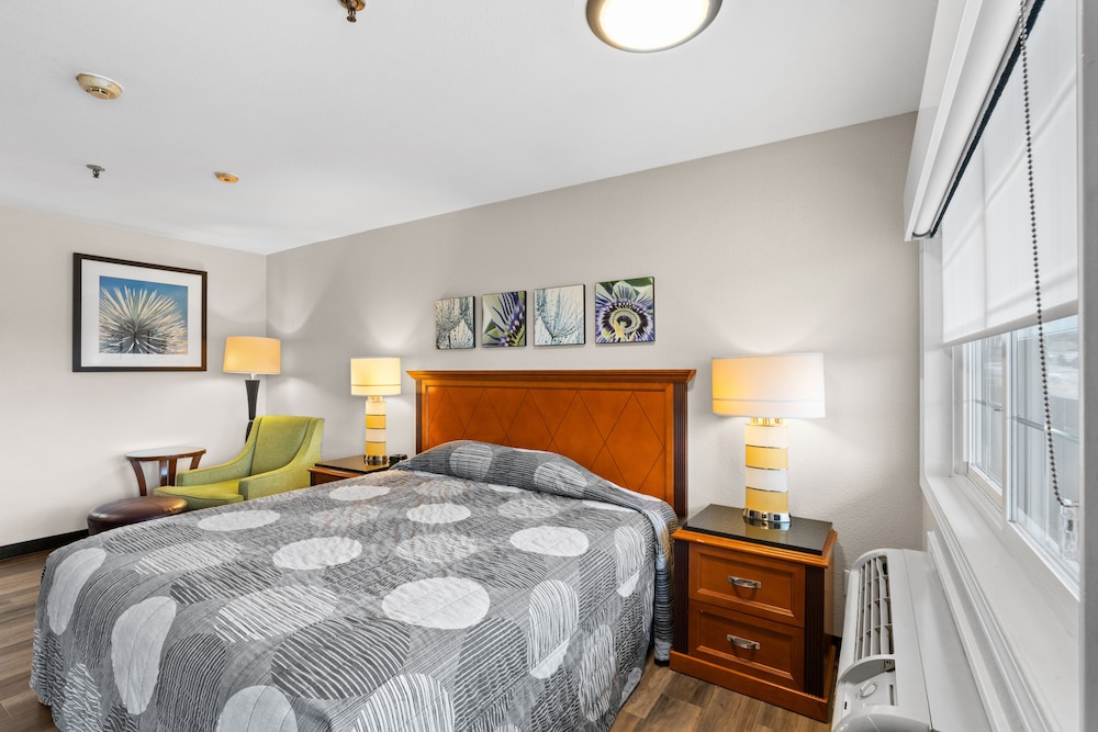 Basecamp Puyallup a Travelodge by Wyndham 21/50