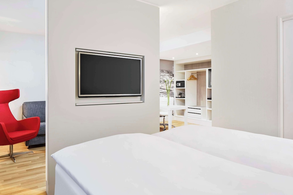 SUITE, WITH EXTRA BED