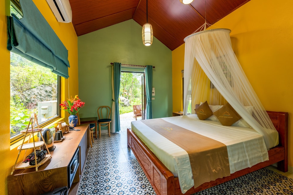 SUPERIOR, DOUBLE BED, GARDEN VIEW