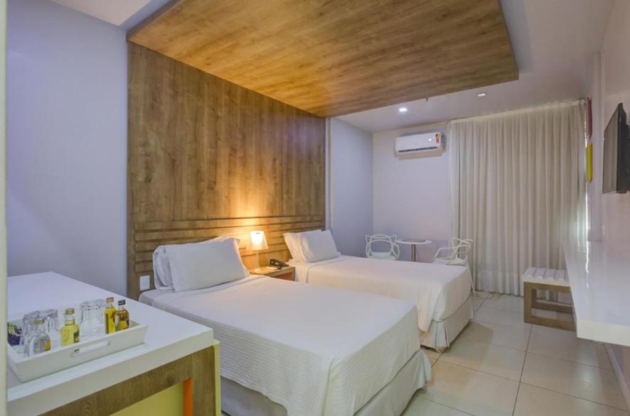 Deluxe, Twin Beds, Street View