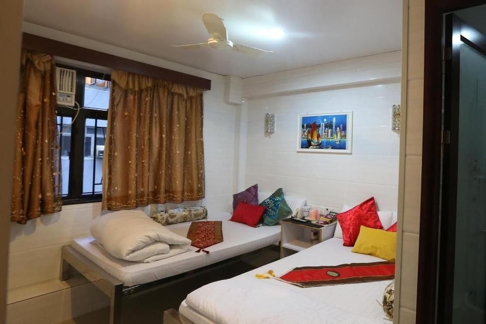 Pay-Less Guest House 17/50