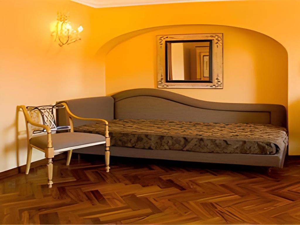 Deluxe, Triple, 1 Double and 1 Single Bed