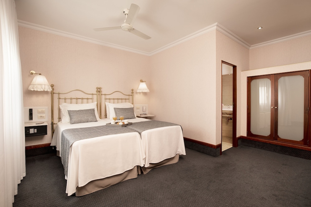 Continental Barcelona Hotel 30/80