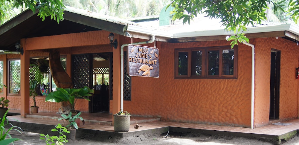 Miss Junies Lodge 7/44