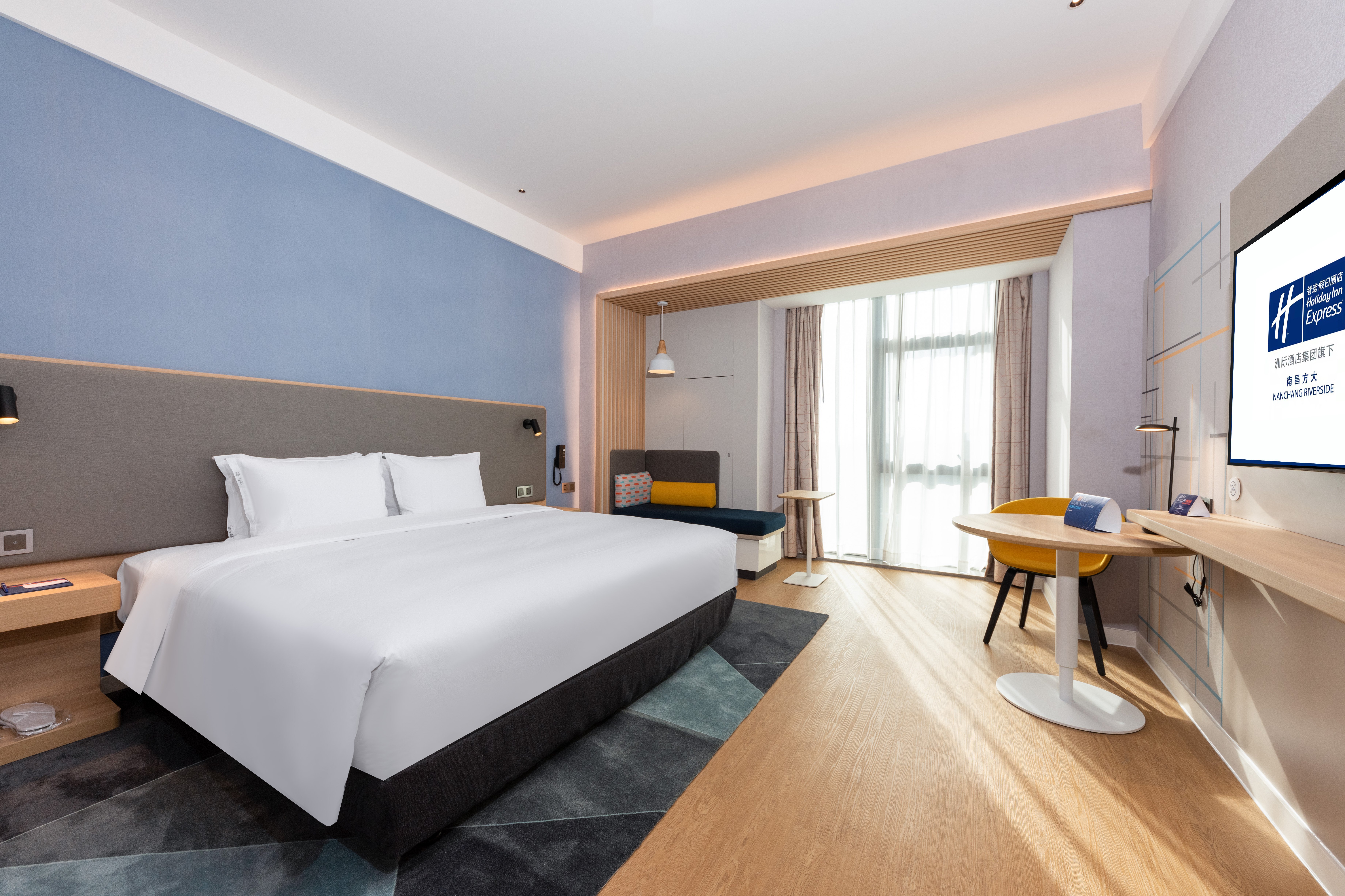 Standard, King Bed, Extra Floor Space