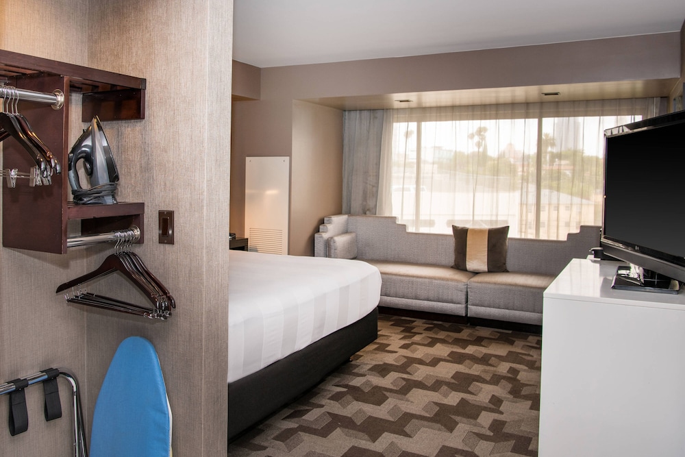 Beverly Hills Marriott 18/62