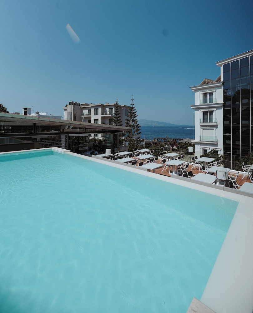 Agimi And S Hotel 30/55