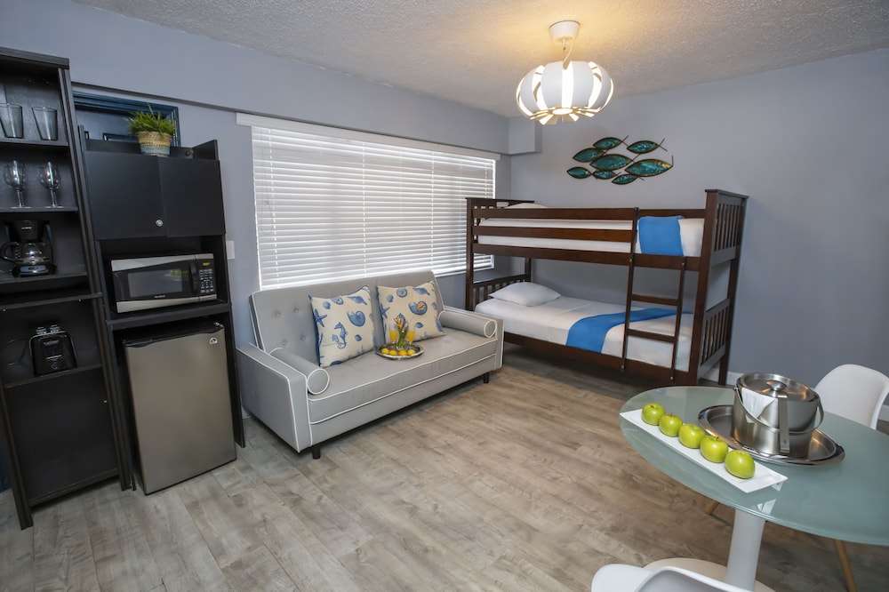 Hollywood Beach Suites Hostel Hotel 39/75