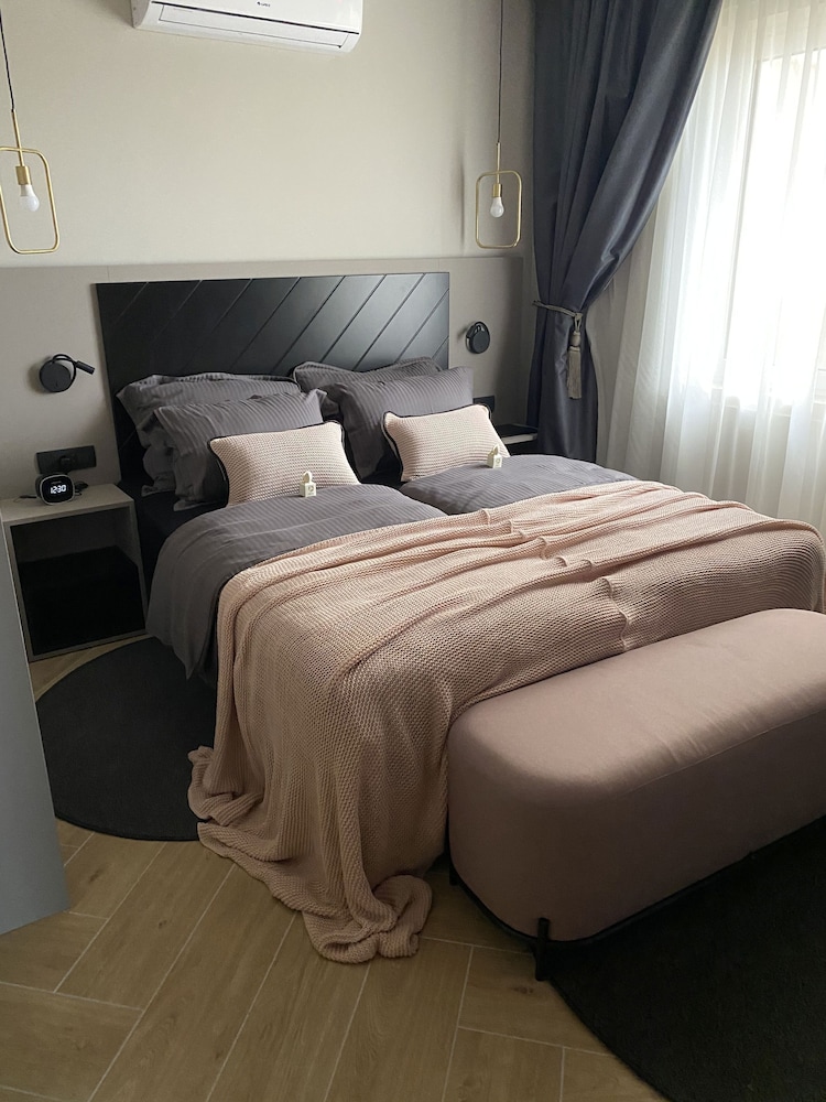 Villa Verica 8/23