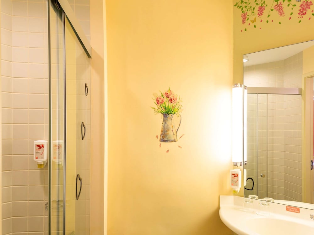 Ibis Singapore on Bencoolen 28/70
