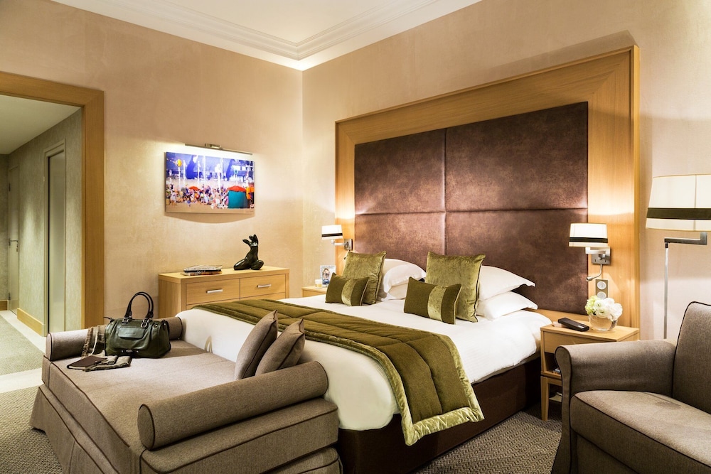 Deluxe, King Bed, Golf Course View