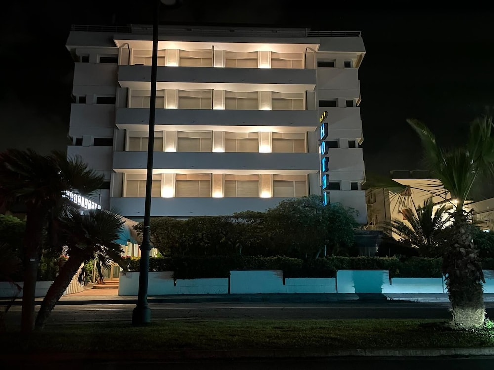 Hotel Ambasciatori 5/62