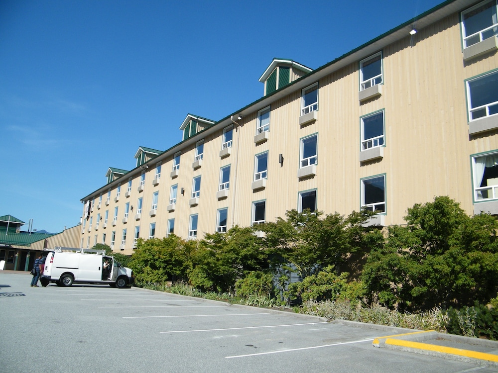 MOUNTAIN RETREAT HOTEL 39/41