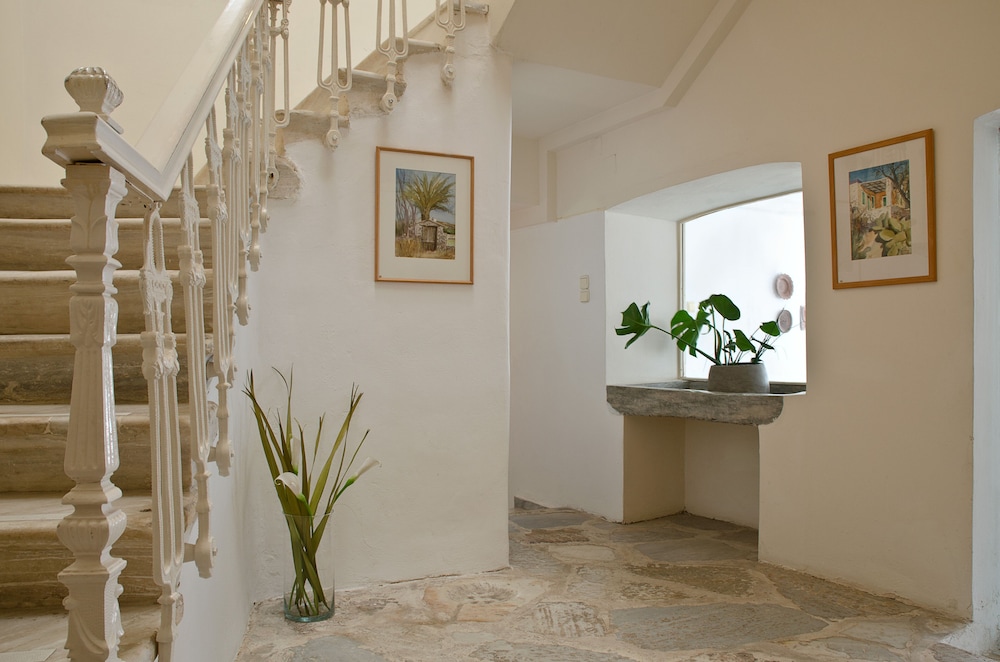 Hotel Omiros 9/50