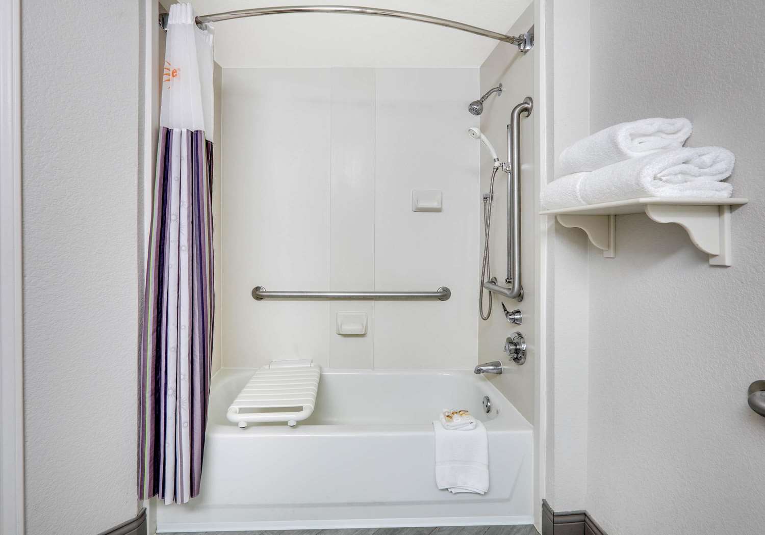 La Quinta Inn & Suites by Wyndham Dallas - Addison Galleria 21/24
