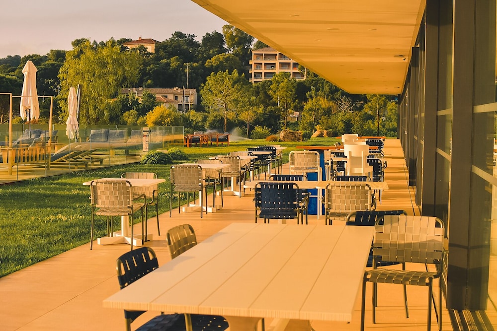 Golden Tulip Porto Vecchio 3/81