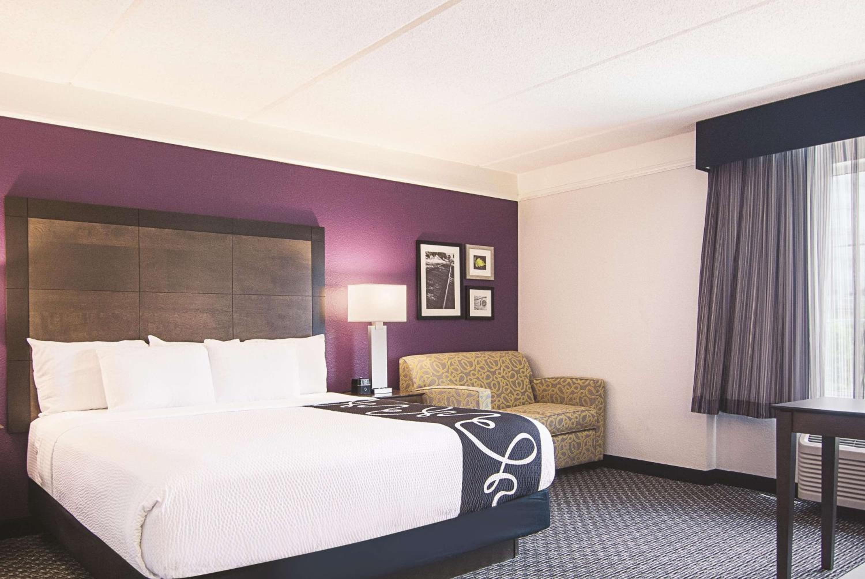 Deluxe, King Bed