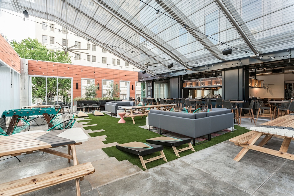 Aloft Austin Downtown 56/58