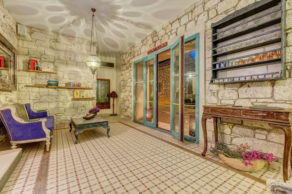 Vespera Hotel 34/43