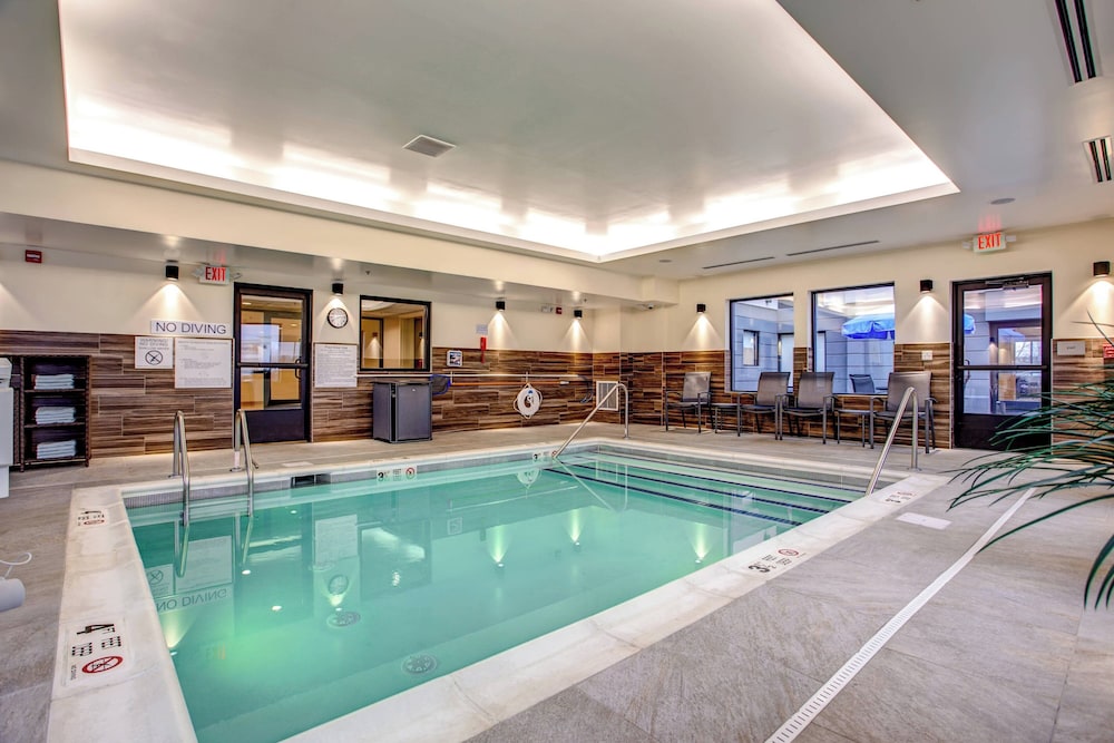 Fairfield Inn Suites Springfield Holyoke 16/35