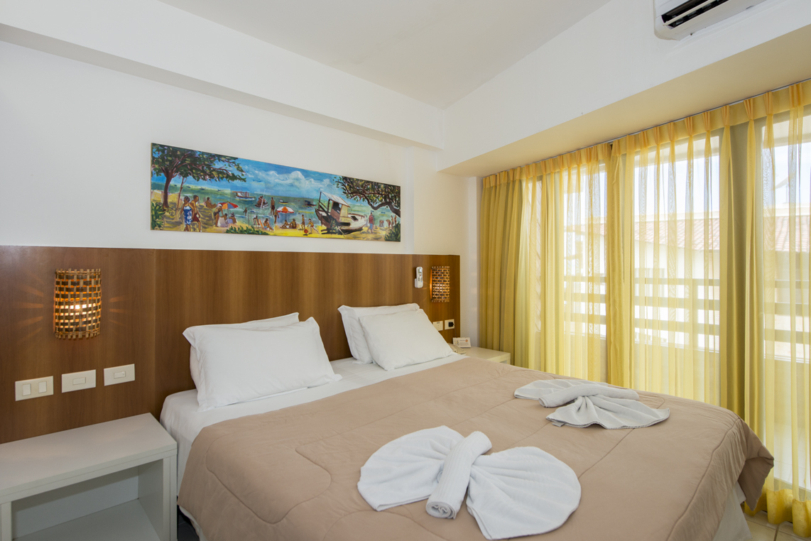 ROOM, DOUBLE BED