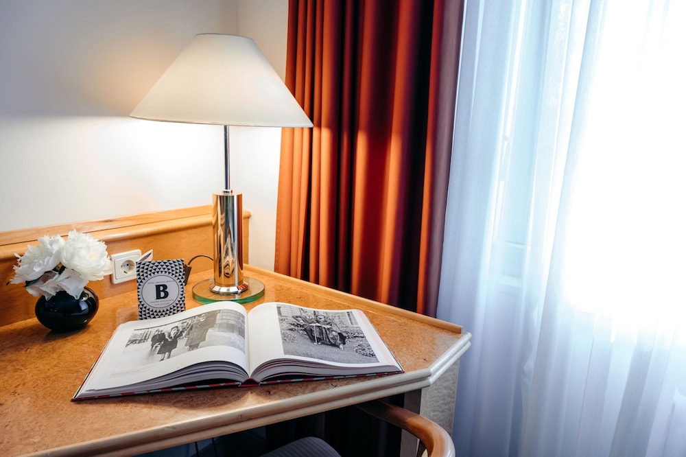 Hotel Bristol Berlin 57/84