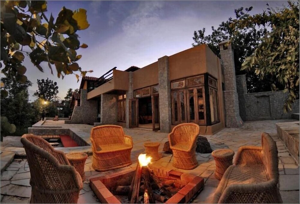 Kanha Earth Lodge 27/50