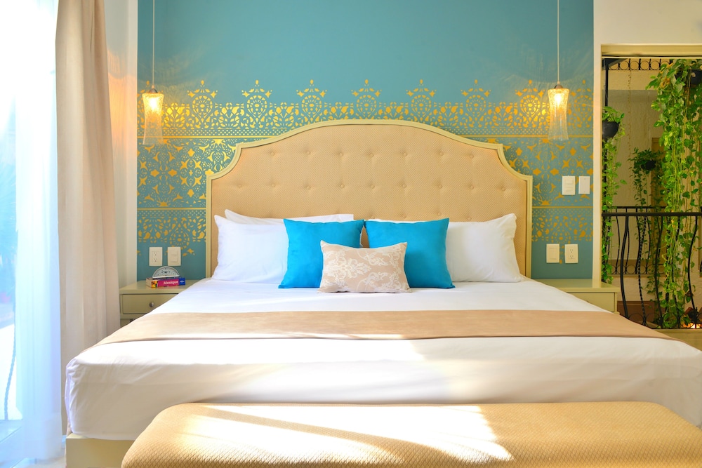 Unic Design Hotel 4/50