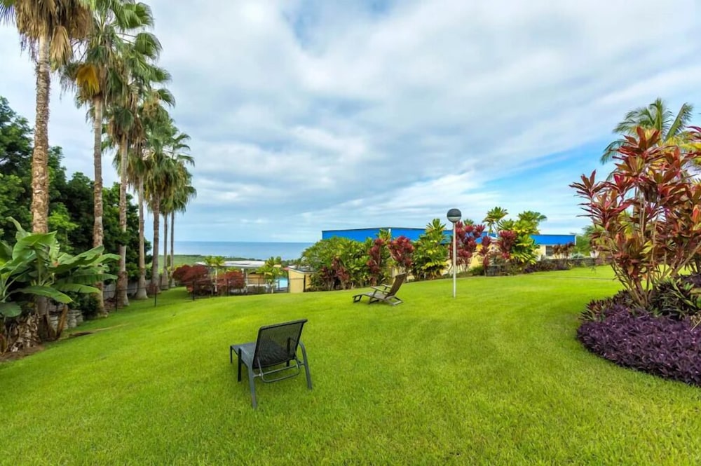 Luana Nai'a Inn 35/50