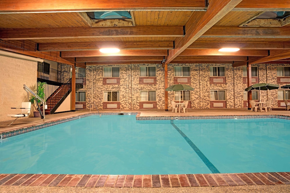 Super 8 By Wyndham Monticello 14/22