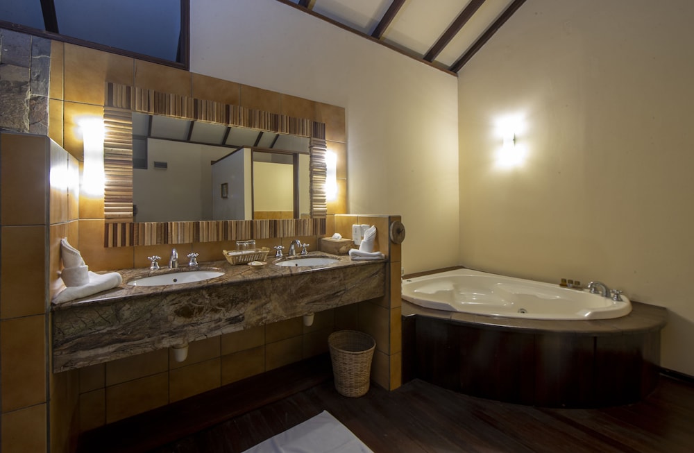 Filitheyo Island Resort 150/151