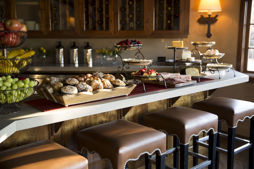 Rancho Caymus Inn 44/56