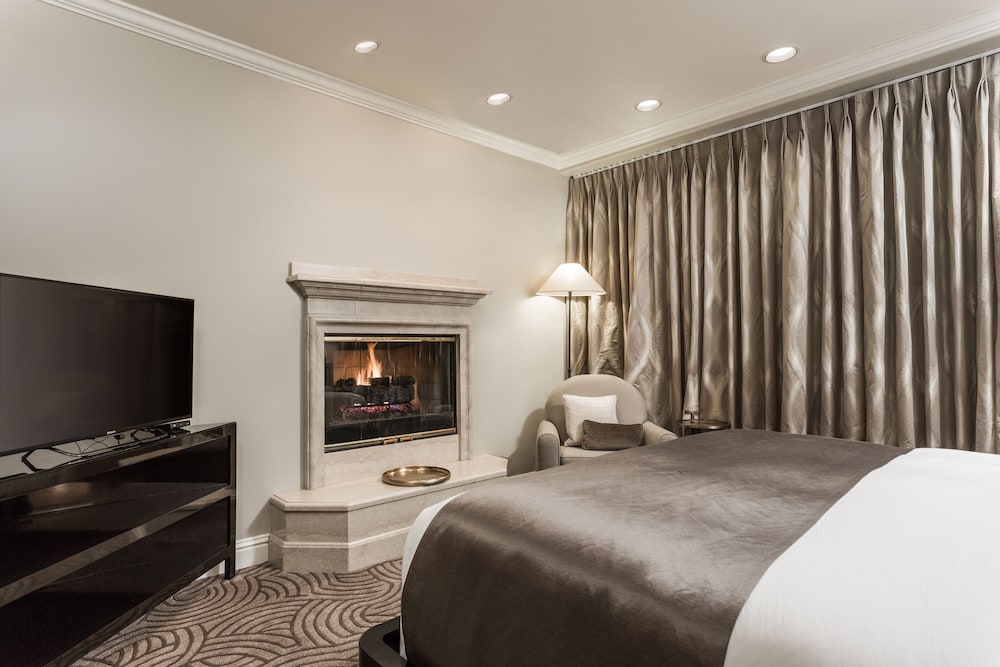 LUXURY, KING BED