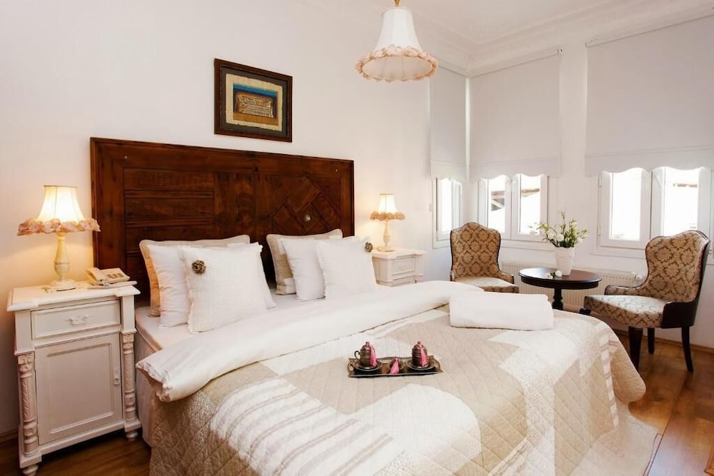 The White Swan Suites Beyoglu 11/74