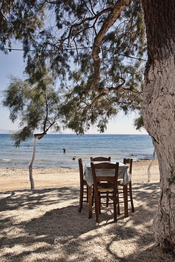 Yria Boutique Hotel & Spa 69/74