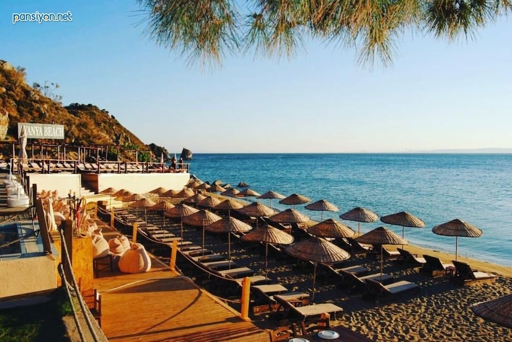 Ayanya Beach & Bistro Bungalows 32/42