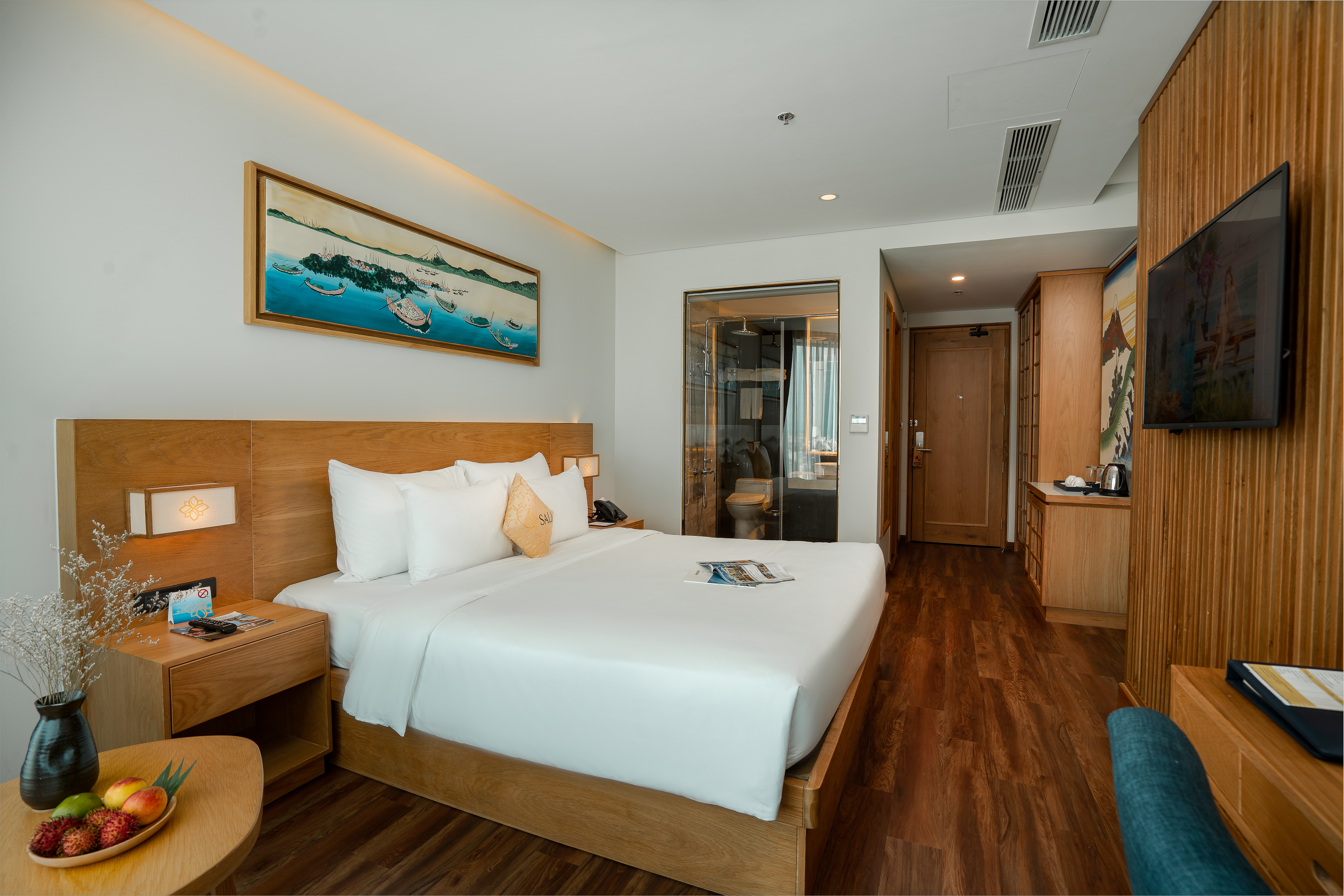 Superior, Partial Sea View