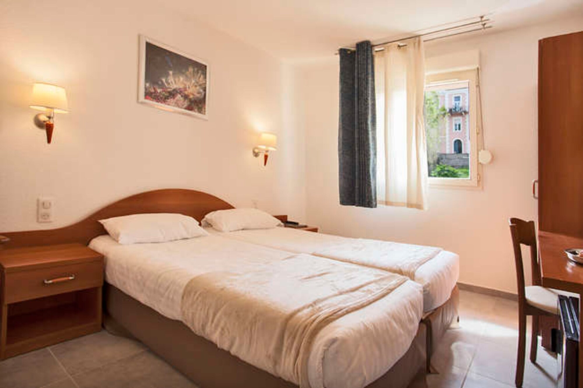Room, Twin Beds, Street View