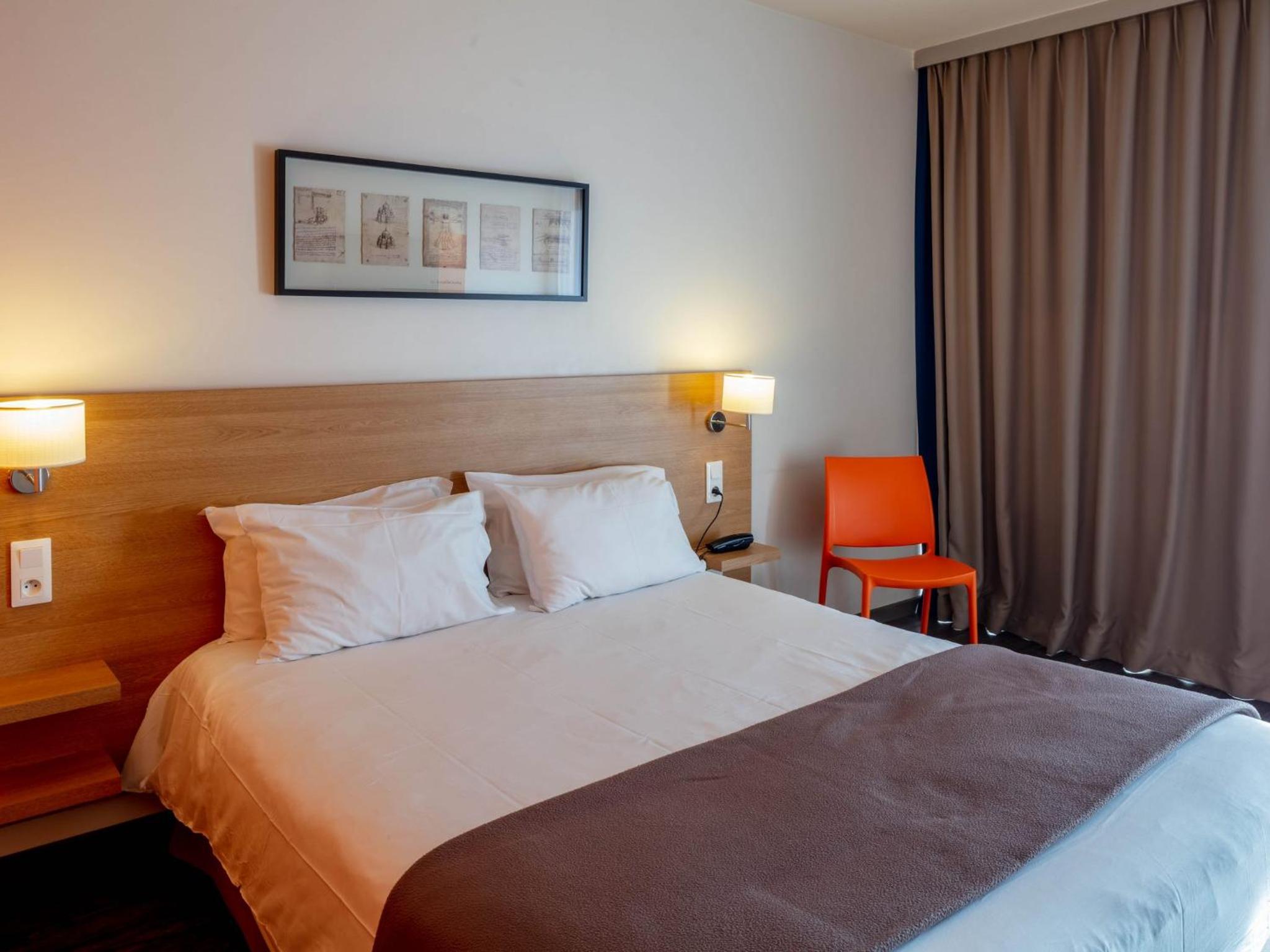 Superior, Double Bed, Pool Side