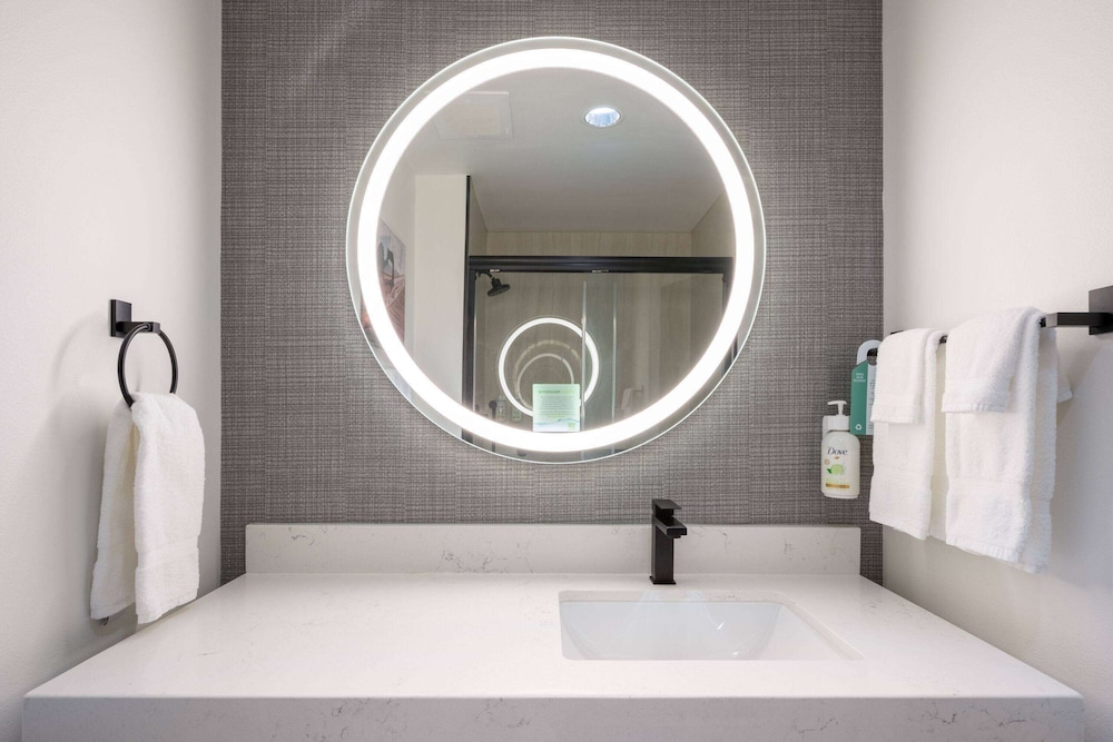 La Quinta Inn & Suites by Wyndham Yucaipa 50/51