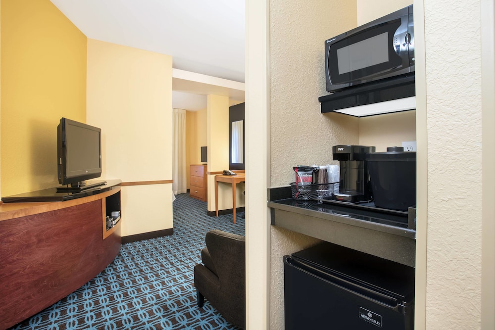Fairfield Inn Suites By Marriott Lakeland Plant City 10/48